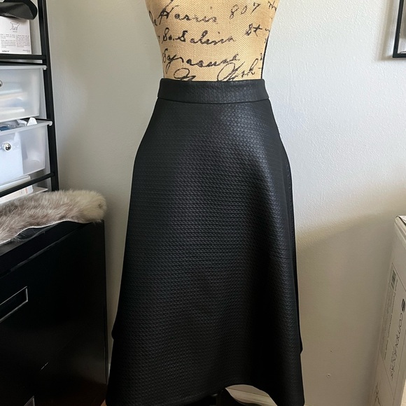 Banana Republic Textured Lined Black Flare A-Line Skirt Size 12 - Picture 7 of 7